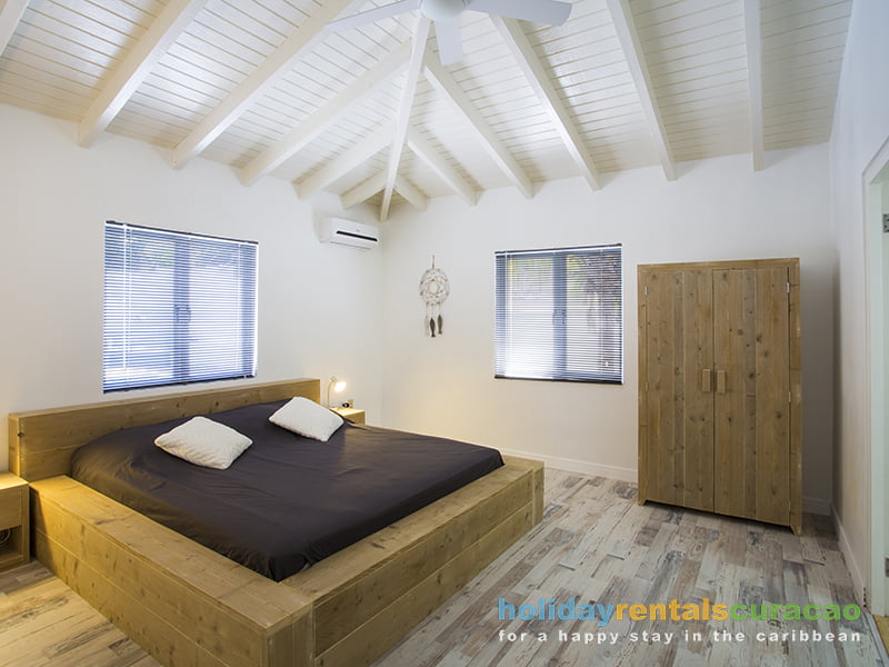 Master-Schlafzimmer mit Fan und Klimanlage