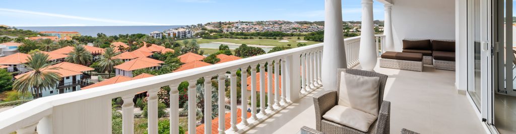 Das Penthouse 294 Blue Bay befindet sich auf der 5. Etage und bietet einen atemberaubenden weiten Blick auf das Meer und das Blue Bay Golf and Beach Resort. Das Penthouse verfügt über 3 Schlafzimmer, 3 Badezimmer, Küche und geräumiges Wohnzimmer mit Klimaanlage.