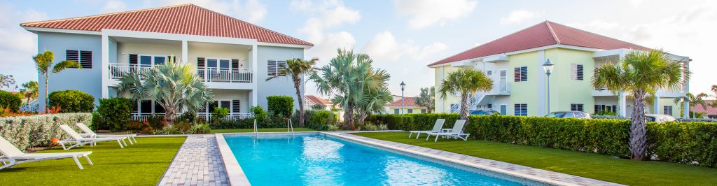 Apartment 407 ist ein Luxusapartment für 4 Personen im sicheren Ferienort Blije Rust in der Nähe von Blue Bay. Das Resort verfügt über einen großen Swimmingpool mit Sonnenliegen und einen wunderschön angelegten Garten.
