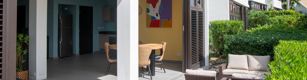 Schöner Bungalow für 4 Personen im ruhigen Gartenbereich des Blue Bay Resorts.

Sie können den großen Gemeinschaftspool des Gartens nutzen und haben freien Zugang zum Strand von Blue Bay.