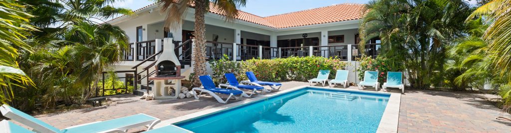 Neu bei Holiday Rentals Curacao! Villa für 12 Personen mit privatem Pool und nur 200 Meter vom beliebten Strand von Jan Thiel entfernt.