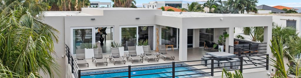 Neu! Luxusvilla für 10 Personen mit privatem Pool in fußläufiger Entfernung zum Strand von Jan Thiel.