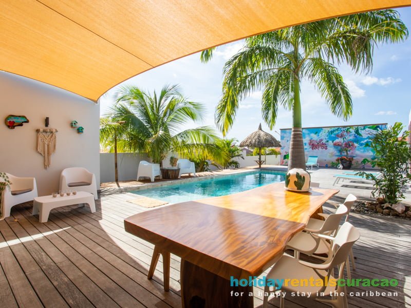 Villa Jan Thiel Curacao Swimmingpool mit Sonnenliegen